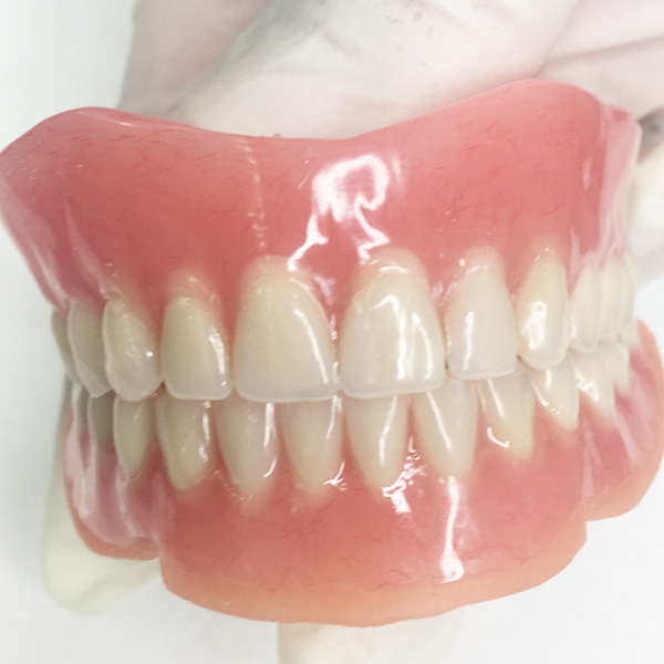 טכנאי שיניים לשיניים תותבות